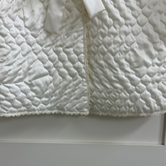 Vintage 1980’s Christian Dior Quilted Bed Jacket Robe with Lace collar and trim - Picture 5 of 6